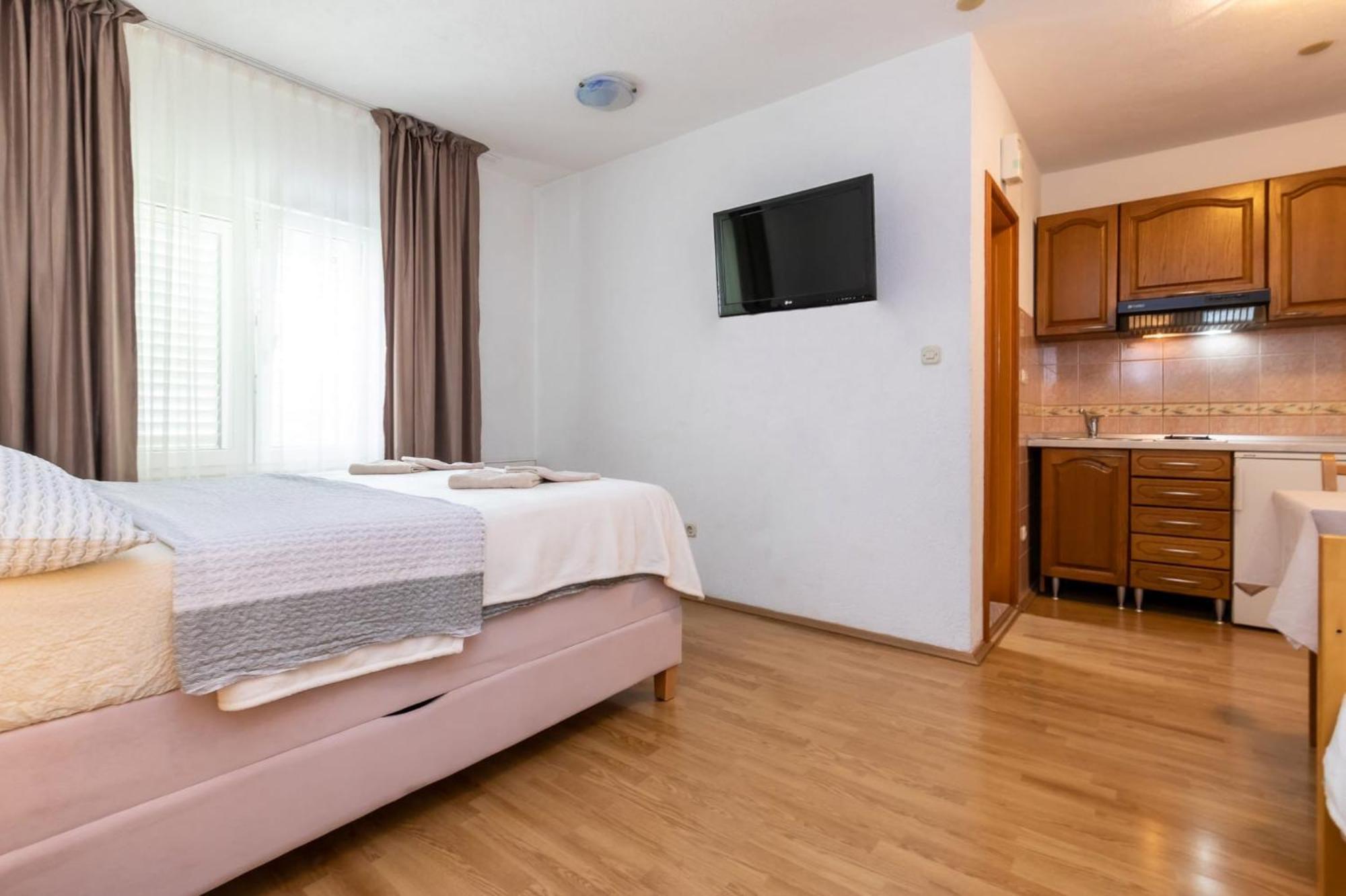 Apartments Dino Каштела Экстерьер фото